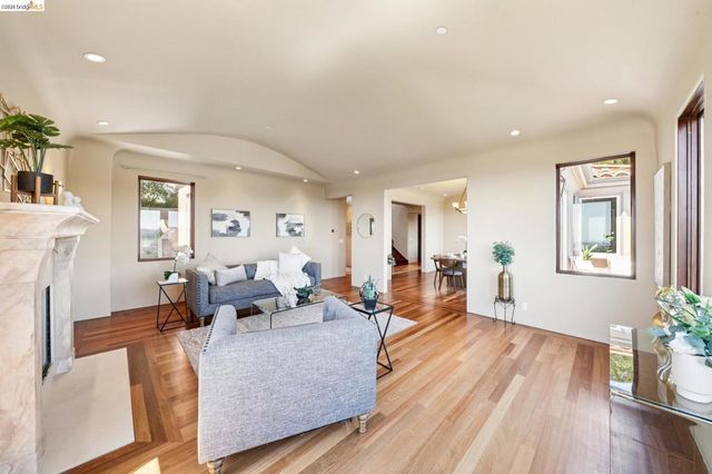6611 Elverton Dr, Oakland, CA 94611