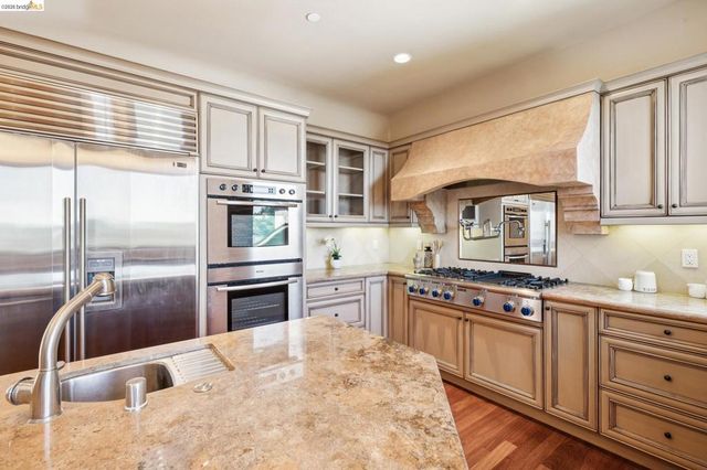 6611 Elverton Dr, Oakland, CA 94611