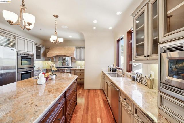 6611 Elverton Dr, Oakland, CA 94611