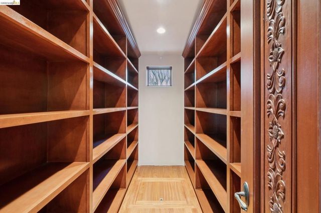 6611 Elverton Dr, Oakland, CA 94611