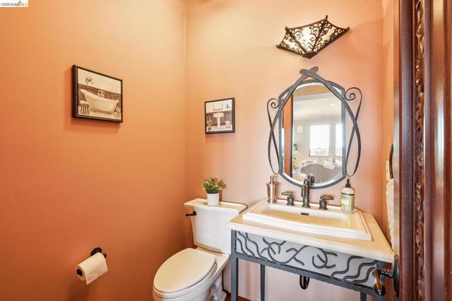 6611 Elverton Dr, Oakland, CA 94611