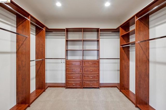 6611 Elverton Dr, Oakland, CA 94611