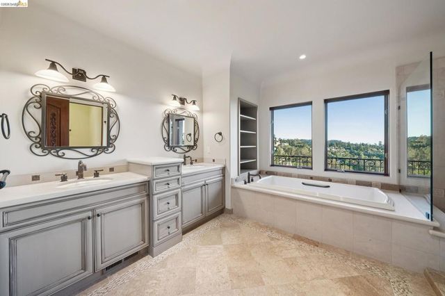 6611 Elverton Dr, Oakland, CA 94611