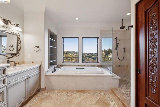 6611 Elverton Dr, Oakland, CA 94611