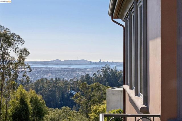 6611 Elverton Dr, Oakland, CA 94611