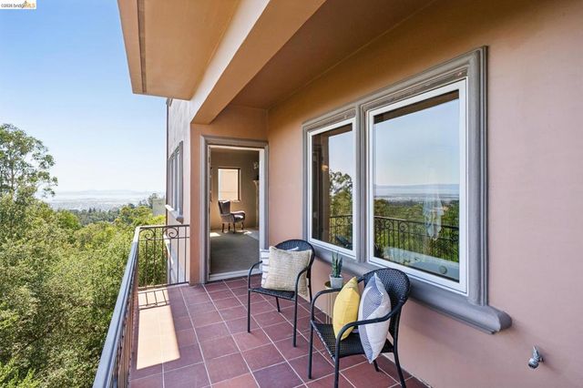 6611 Elverton Dr, Oakland, CA 94611