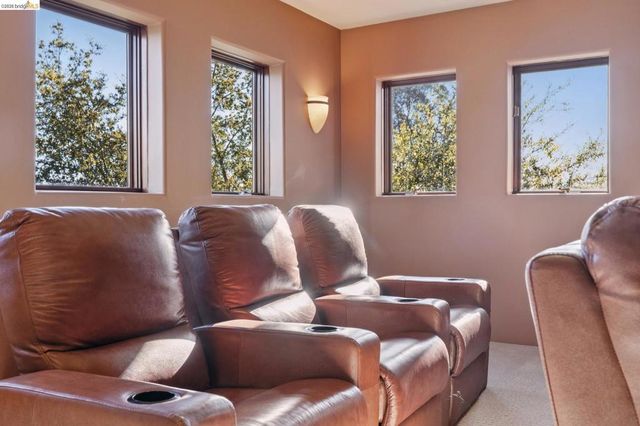6611 Elverton Dr, Oakland, CA 94611