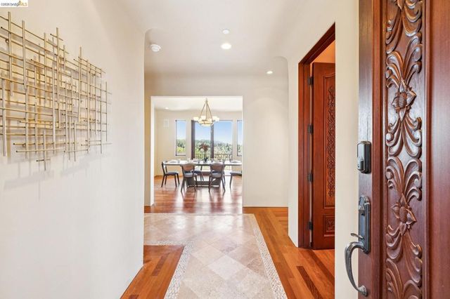 6611 Elverton Dr, Oakland, CA 94611