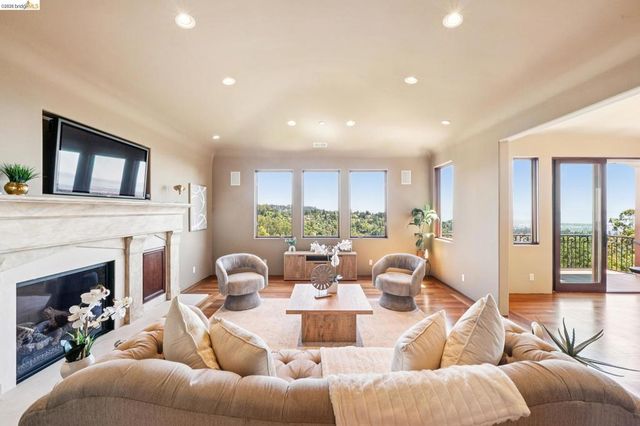 6611 Elverton Dr, Oakland, CA 94611