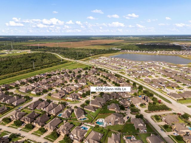 6200 Glenn Hills Lane, League City, TX 77573