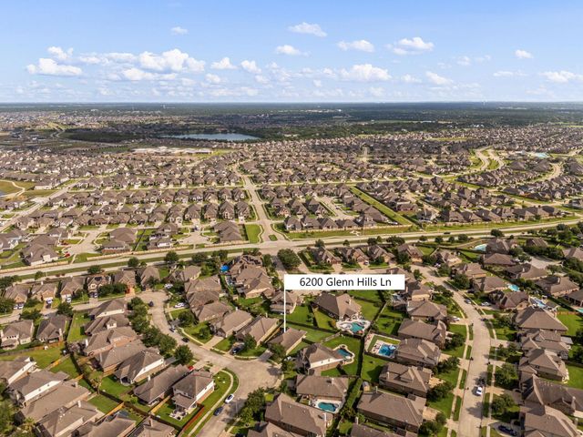 6200 Glenn Hills Lane, League City, TX 77573
