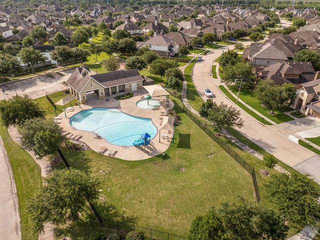 6200 Glenn Hills Lane, League City, TX 77573