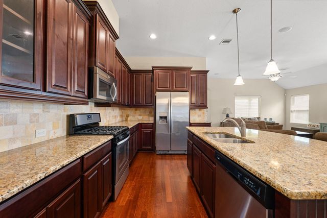 6200 Glenn Hills Lane, League City, TX 77573