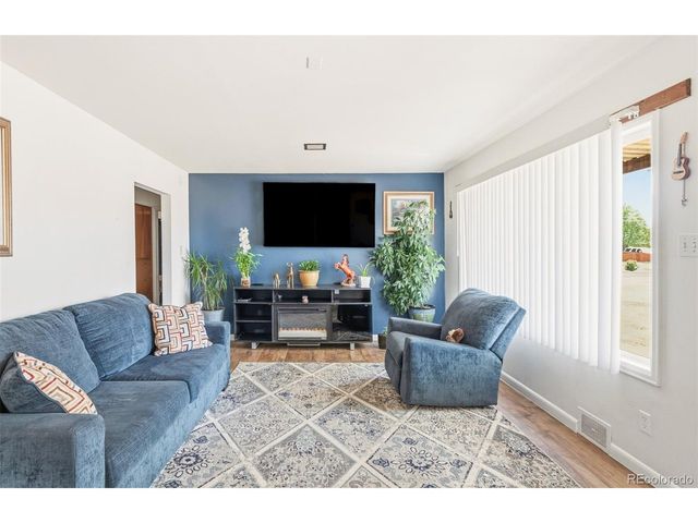 1506 Collyer St, Longmont, CO 80501