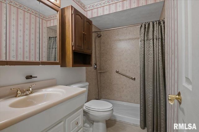 1821 Denton Drive, Springfield, IL 62702