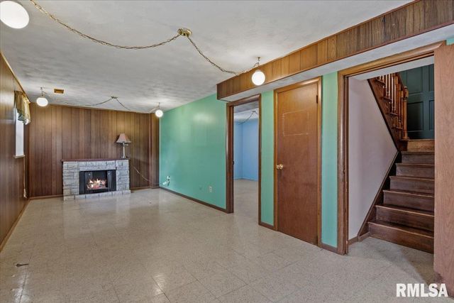1821 Denton Drive, Springfield, IL 62702