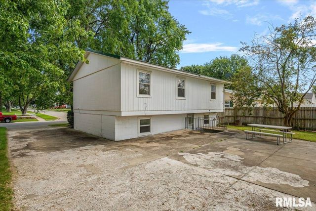 1821 Denton Drive, Springfield, IL 62702
