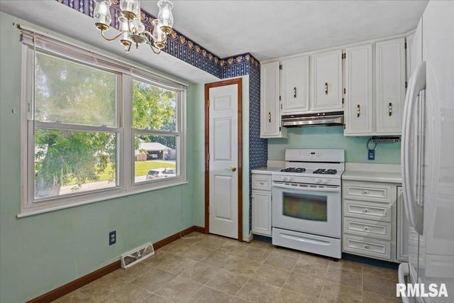 1821 Denton Drive, Springfield, IL 62702