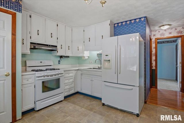 1821 Denton Drive, Springfield, IL 62702