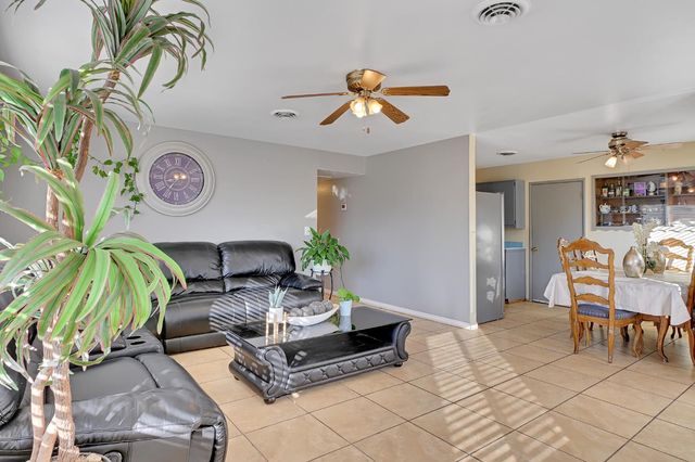 785 regent Loop, Yuba City, CA 95991