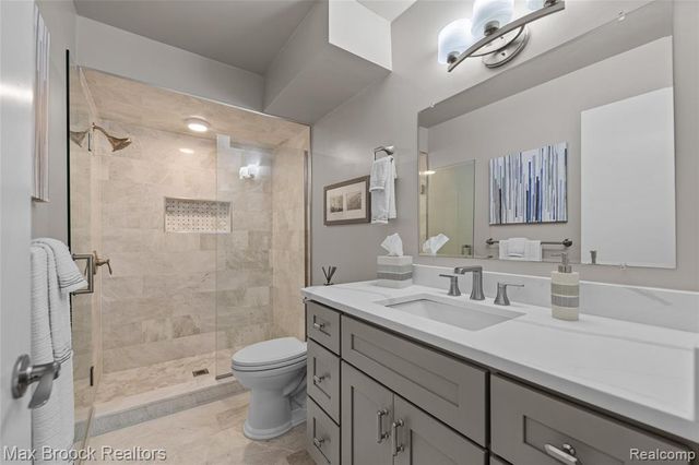 229 Barden Road, Bloomfield Hills, MI 48304