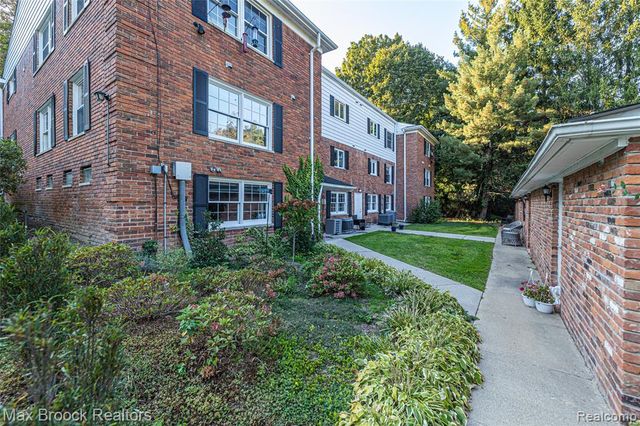 229 Barden Road, Bloomfield Hills, MI 48304