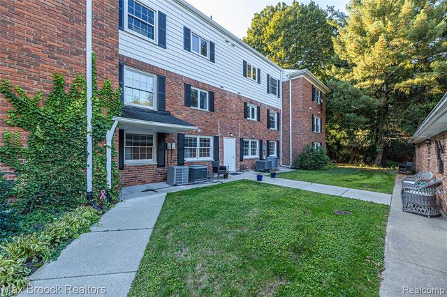 229 Barden Road, Bloomfield Hills, MI 48304