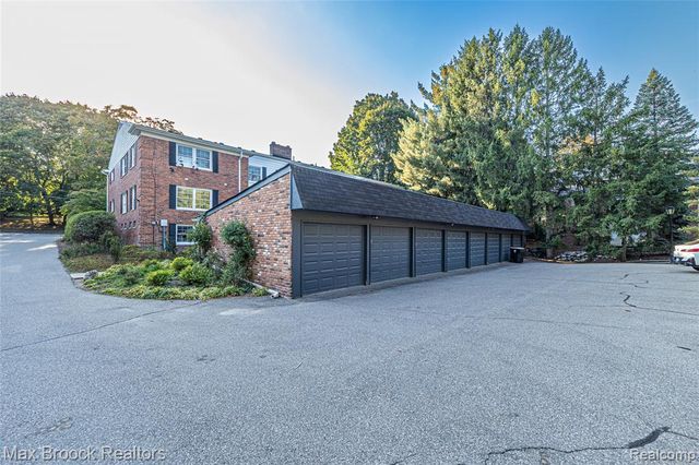 229 Barden Road, Bloomfield Hills, MI 48304