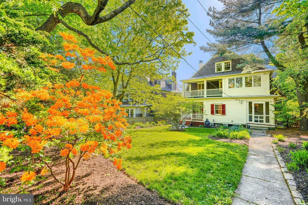 Image 10 of property listing at 207 HAWTHORNE RD, Baltimore, MD 21210