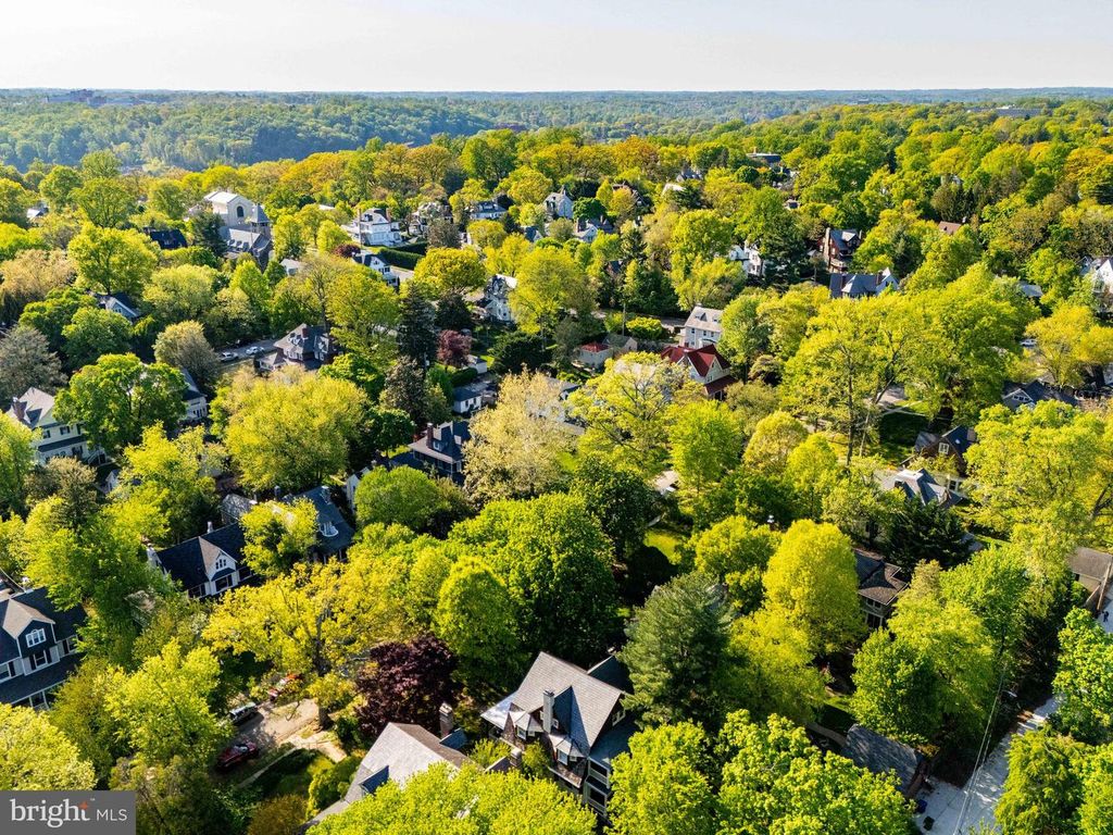 Image 103 of property listing at 207 HAWTHORNE RD, Baltimore, MD 21210