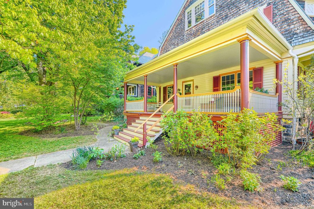 Image 106 of property listing at 207 HAWTHORNE RD, Baltimore, MD 21210