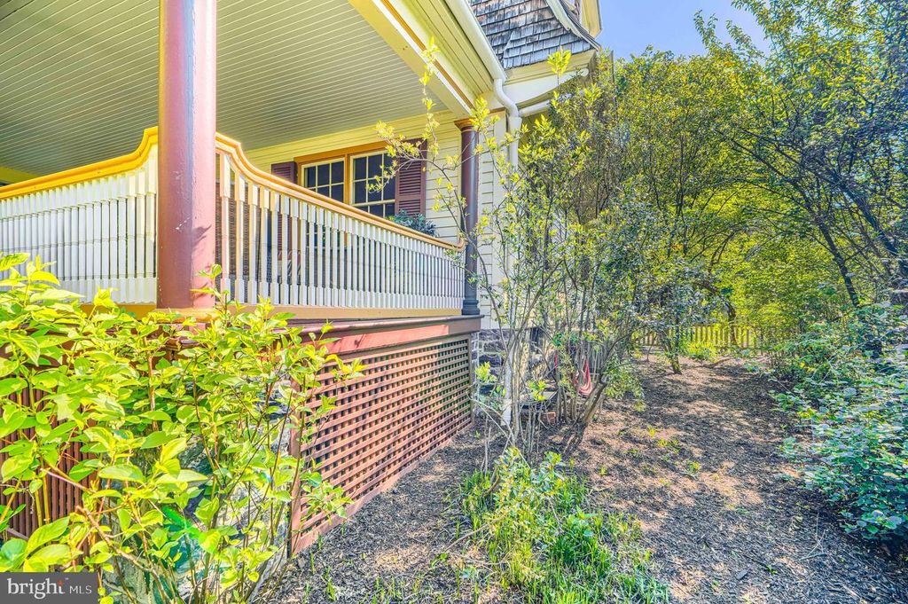 Image 108 of property listing at 207 HAWTHORNE RD, Baltimore, MD 21210