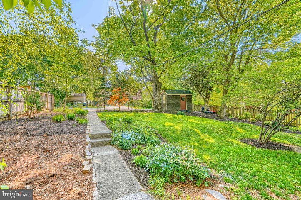 Image 110 of property listing at 207 HAWTHORNE RD, Baltimore, MD 21210