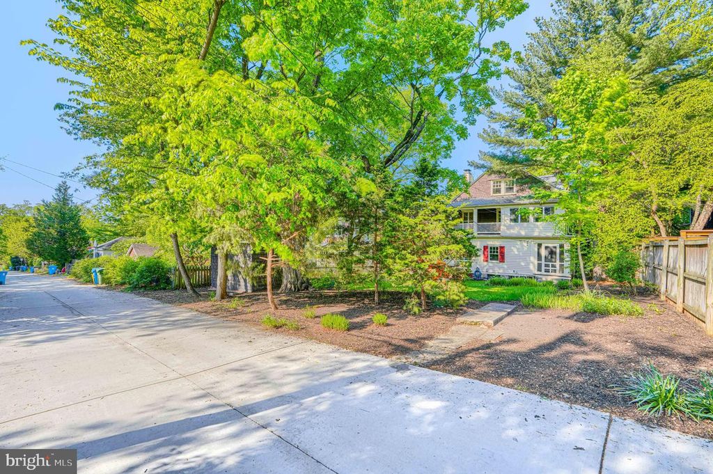 Image 112 of property listing at 207 HAWTHORNE RD, Baltimore, MD 21210