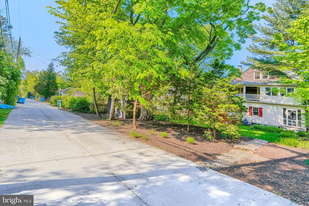 Image 113 of property listing at 207 HAWTHORNE RD, Baltimore, MD 21210