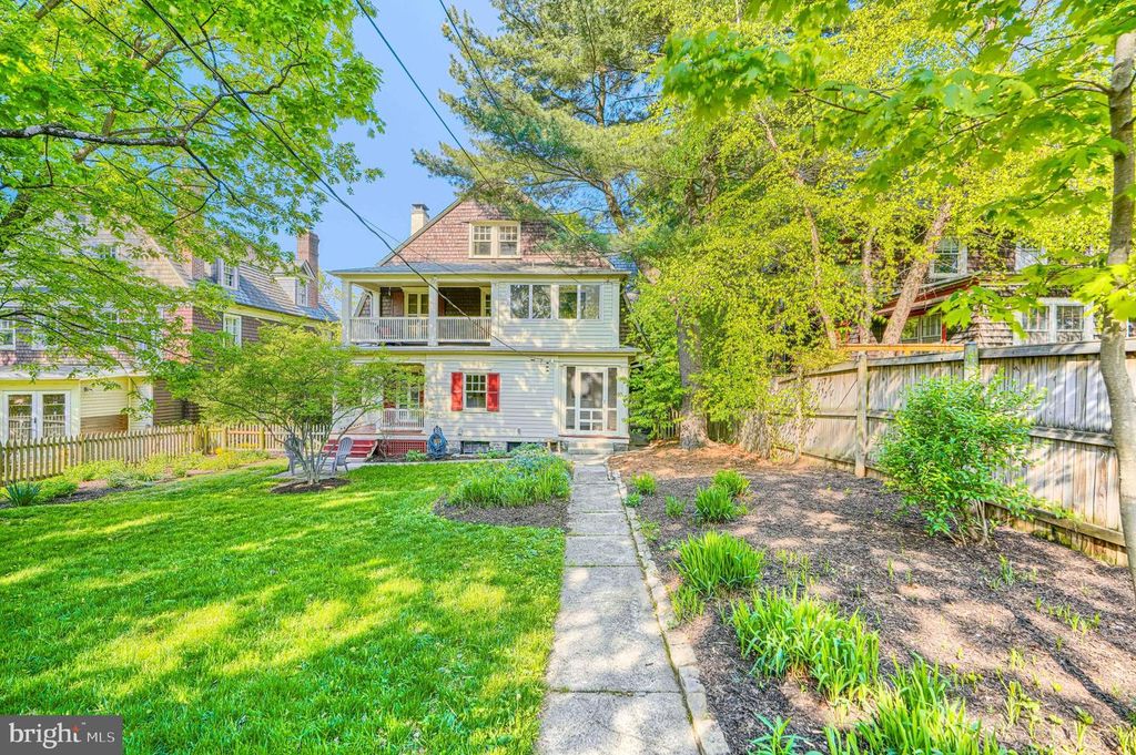 Image 114 of property listing at 207 HAWTHORNE RD, Baltimore, MD 21210