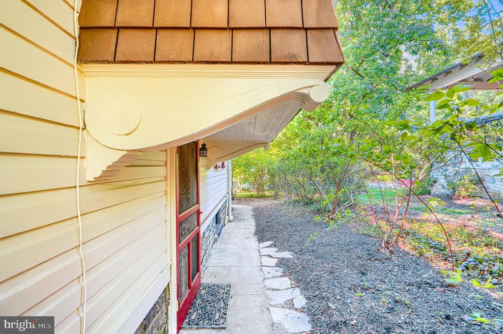 Image 116 of property listing at 207 HAWTHORNE RD, Baltimore, MD 21210