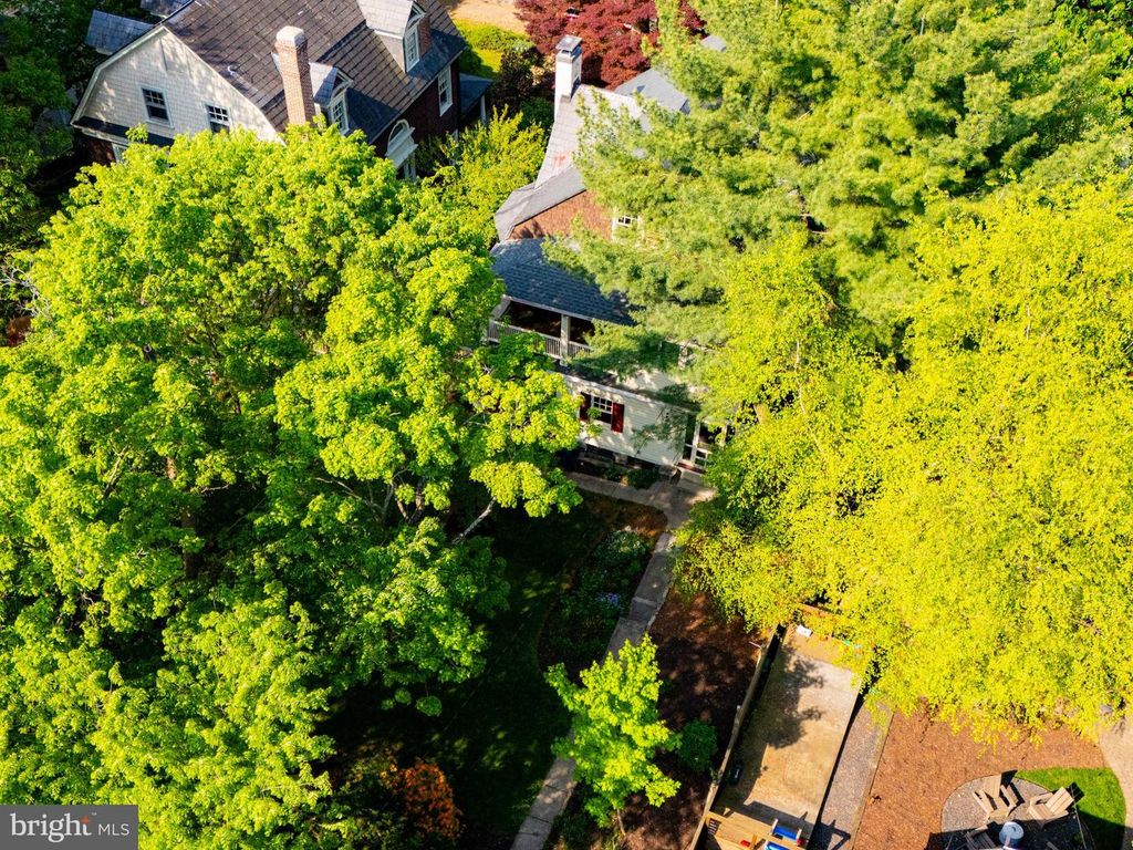 Image 118 of property listing at 207 HAWTHORNE RD, Baltimore, MD 21210