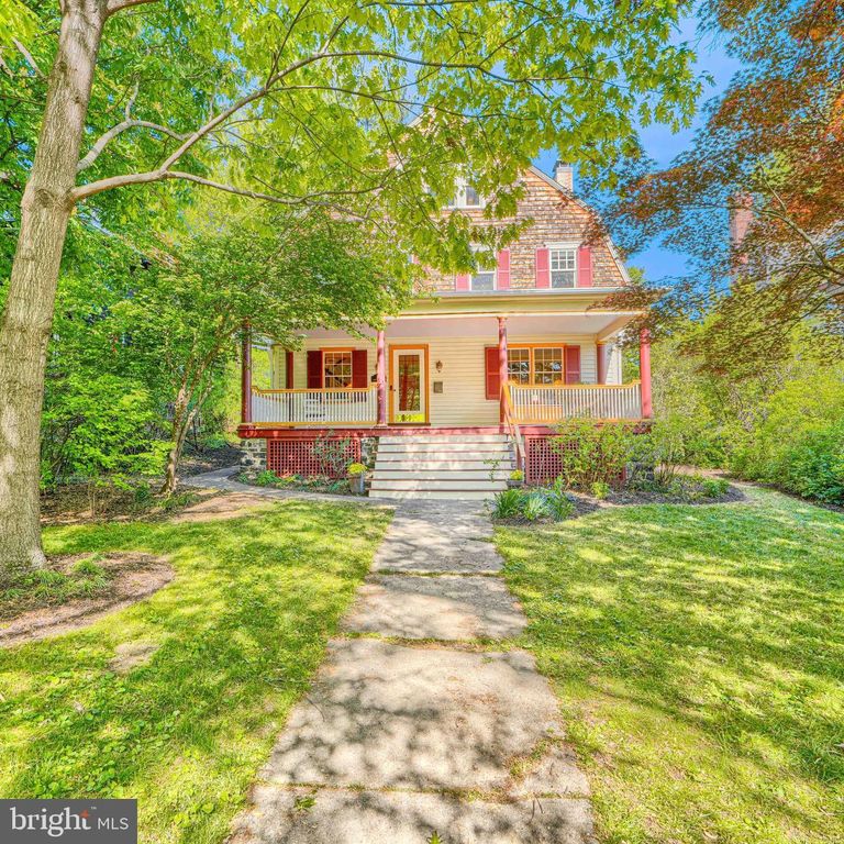 Image 13 of property listing at 207 HAWTHORNE RD, Baltimore, MD 21210