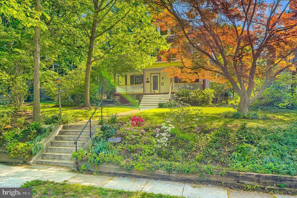 Image 15 of property listing at 207 HAWTHORNE RD, Baltimore, MD 21210