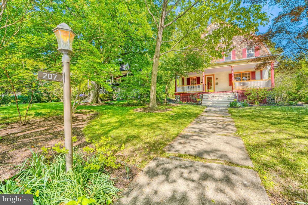 Image 17 of property listing at 207 HAWTHORNE RD, Baltimore, MD 21210