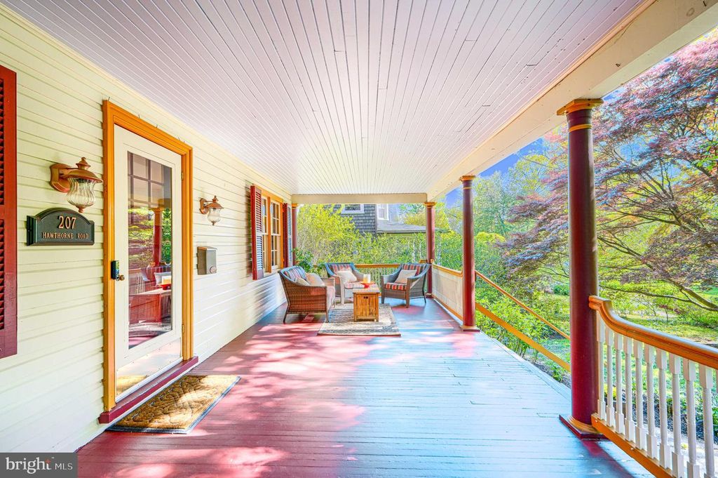 Image 19 of property listing at 207 HAWTHORNE RD, Baltimore, MD 21210