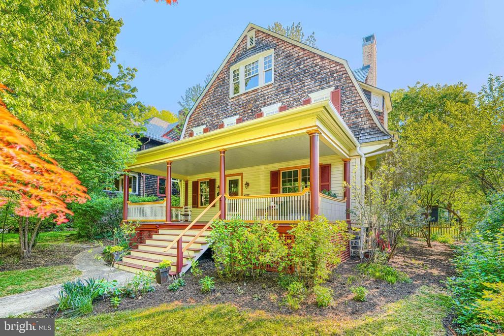 Image 2 of property listing at 207 HAWTHORNE RD, Baltimore, MD 21210