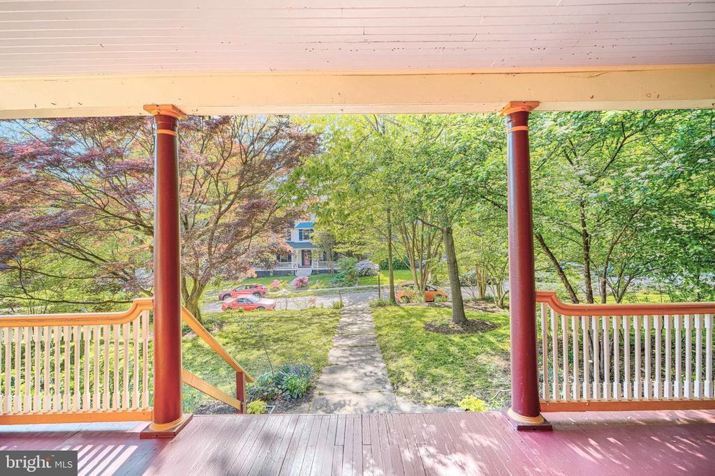 Image 20 of property listing at 207 HAWTHORNE RD, Baltimore, MD 21210