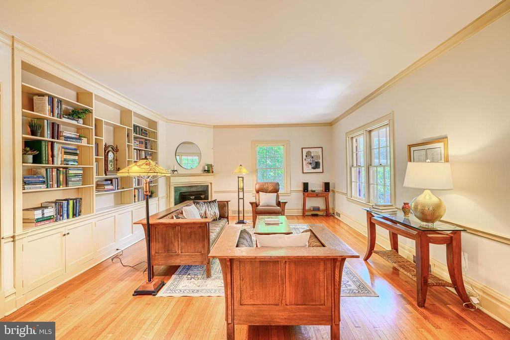 Image 22 of property listing at 207 HAWTHORNE RD, Baltimore, MD 21210