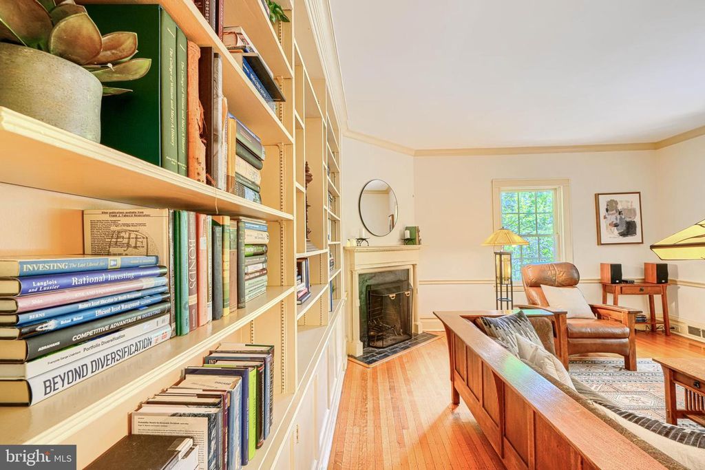 Image 23 of property listing at 207 HAWTHORNE RD, Baltimore, MD 21210