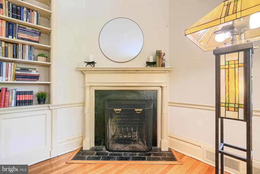 Image 24 of property listing at 207 HAWTHORNE RD, Baltimore, MD 21210