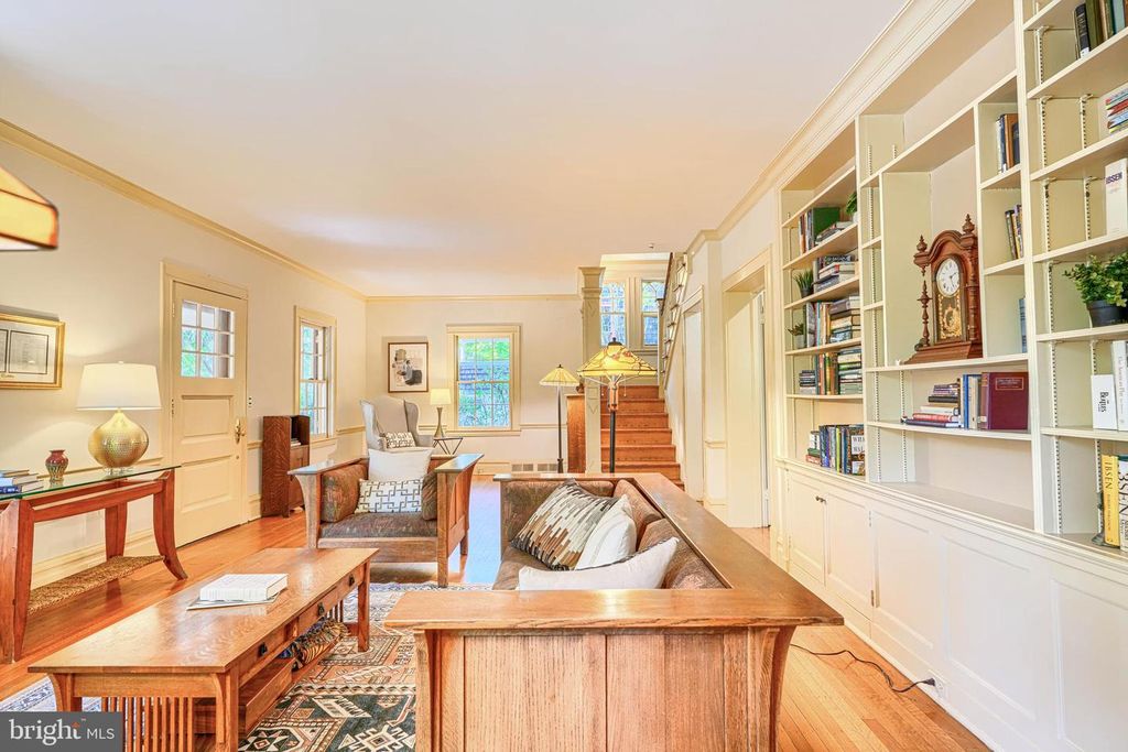 Image 25 of property listing at 207 HAWTHORNE RD, Baltimore, MD 21210