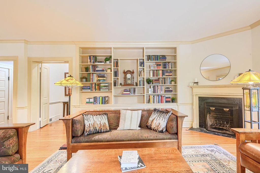 Image 26 of property listing at 207 HAWTHORNE RD, Baltimore, MD 21210