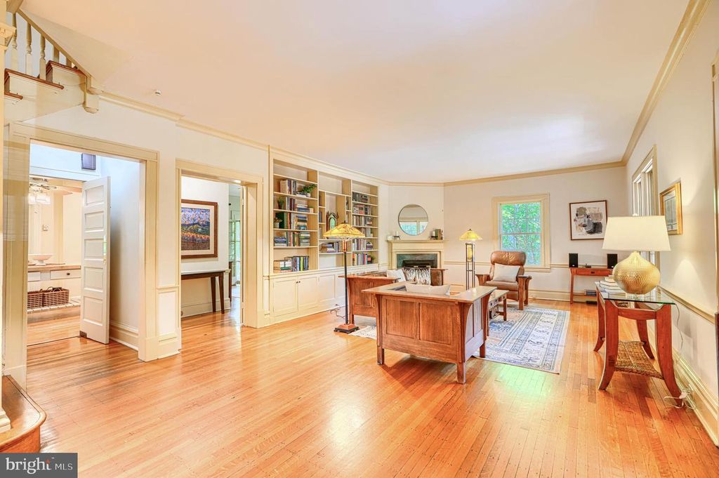 Image 27 of property listing at 207 HAWTHORNE RD, Baltimore, MD 21210